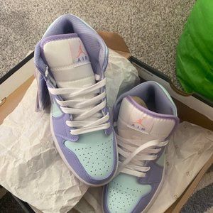 Air Jordan 1 MID  Purple Pulse